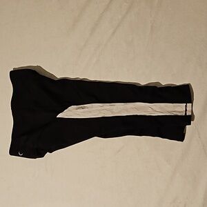 Zyia Compression Black Capri Leggings White Leopard Stripe Size 4